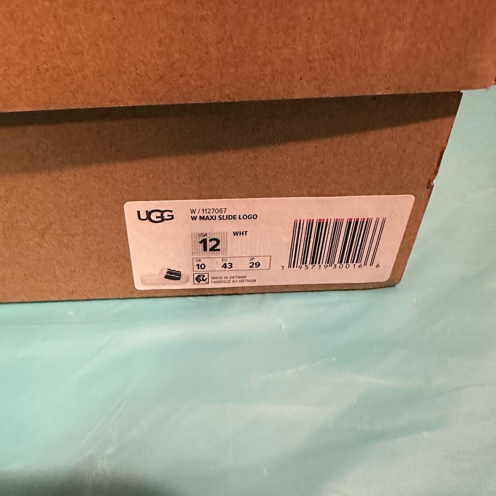 UGG W Maxi Slide Logo in White - Picture 2 of 8